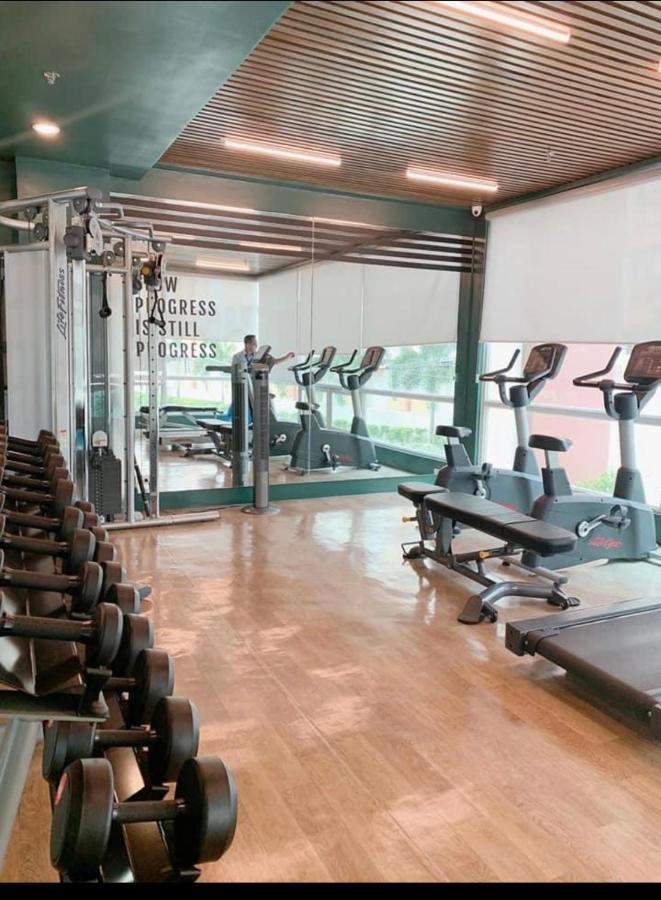 Lancris Residences 2 Bedroom Entire Apartment Near Airport With Pool Paranaque City 외부 사진