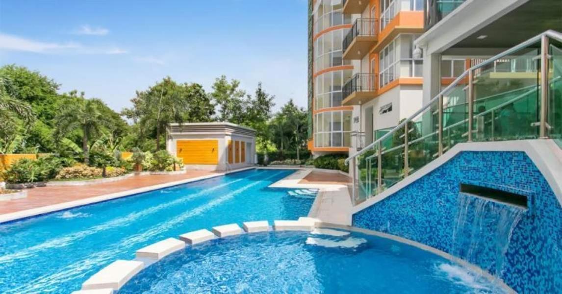 Lancris Residences 2 Bedroom Entire Apartment Near Airport With Pool Paranaque City 외부 사진