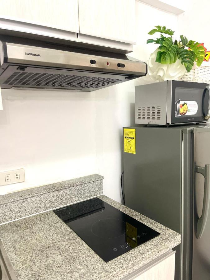 Lancris Residences 2 Bedroom Entire Apartment Near Airport With Pool Paranaque City 외부 사진