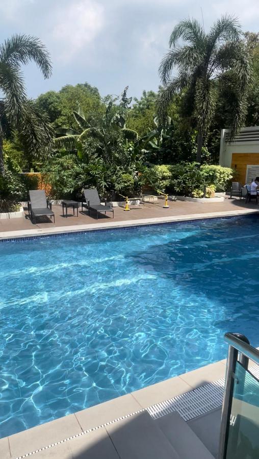 Lancris Residences 2 Bedroom Entire Apartment Near Airport With Pool Paranaque City 외부 사진